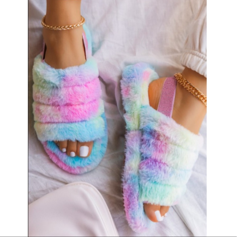 RESTOCK 5🌟 Rainbow Tie Dye Faux Fur Slipper Slide